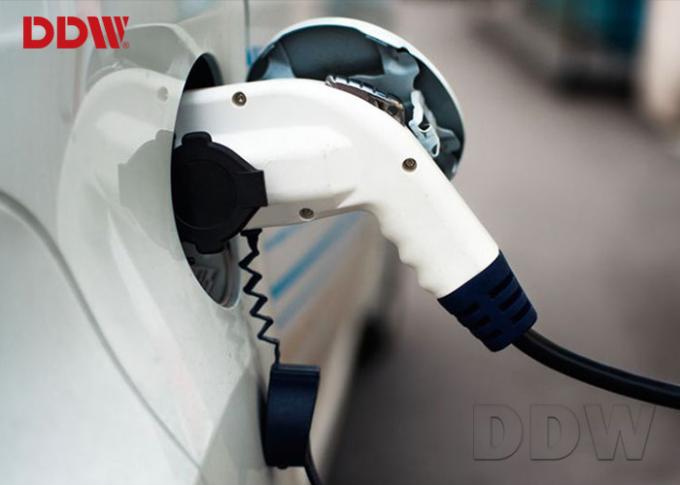 Outdoor ISO9001 Charge Pile Digital Signage 70 Inch DDW-AD7001S For Energy Car 2500 Nits