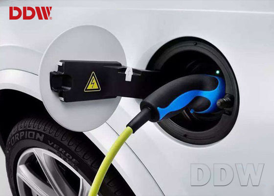Outdoor ISO9001 Charge Pile Digital Signage 70 Inch DDW-AD7001S For Energy Car 2500 Nits